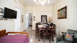 Family Apartment | Living area | Flat-screen TV - Theoni Central Apartment (Kalabaka)