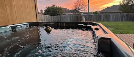 Outdoor spa tub