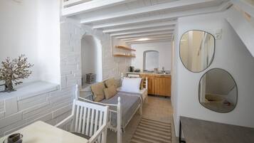 Junior-Loft, Poolblick | 1 Schlafzimmer, Minibar, Zimmersafe, individuell dekoriert