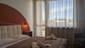 2 habitaciones, escritorio, tabla de planchar con plancha y wifi gratis 