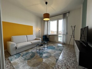 Smart TV - Big House-Private parking-12" walk from the ARENA (Verona)