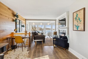 TV, fireplace, offices - Hilltop Lakehouse - Free Kayaks, Deck, PLX (Akron)