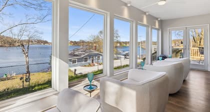 Hilltop Lakehouse - Free Kayaks, Deck, Pet Friendly