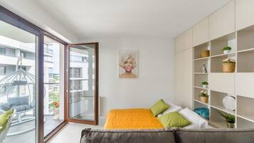 1 habitación, tabla de planchar con plancha, cuna de viaje y wifi