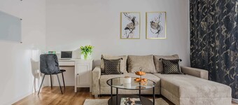 Lumina stylish apart with parking in City Center