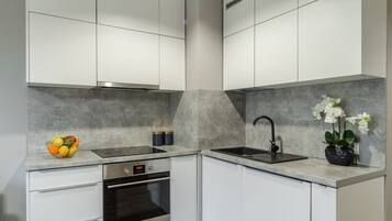 Refrigerador, horno, placa de cocina, lavavajillas