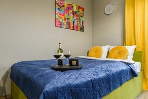Iron/ironing board, WiFi, bed sheets