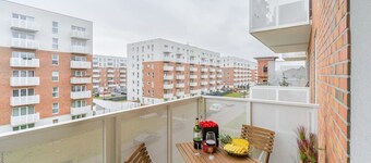 Lumina modern studio with balcony