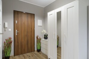 Interior - Lumina modern studio with balcony (Łódź)