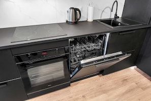Fridge, oven, stovetop, dishwasher