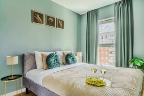 2 bedrooms, iron/ironing board, WiFi, bed sheets - Lumina luxurious apartment with balcony (Lódz)