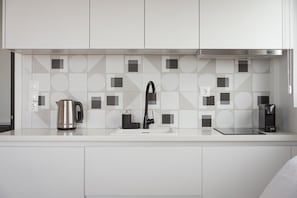Suite panorámica | Cocineta privada | Refrigerador, microondas, tostadora y artículos de limpieza ecológicos 