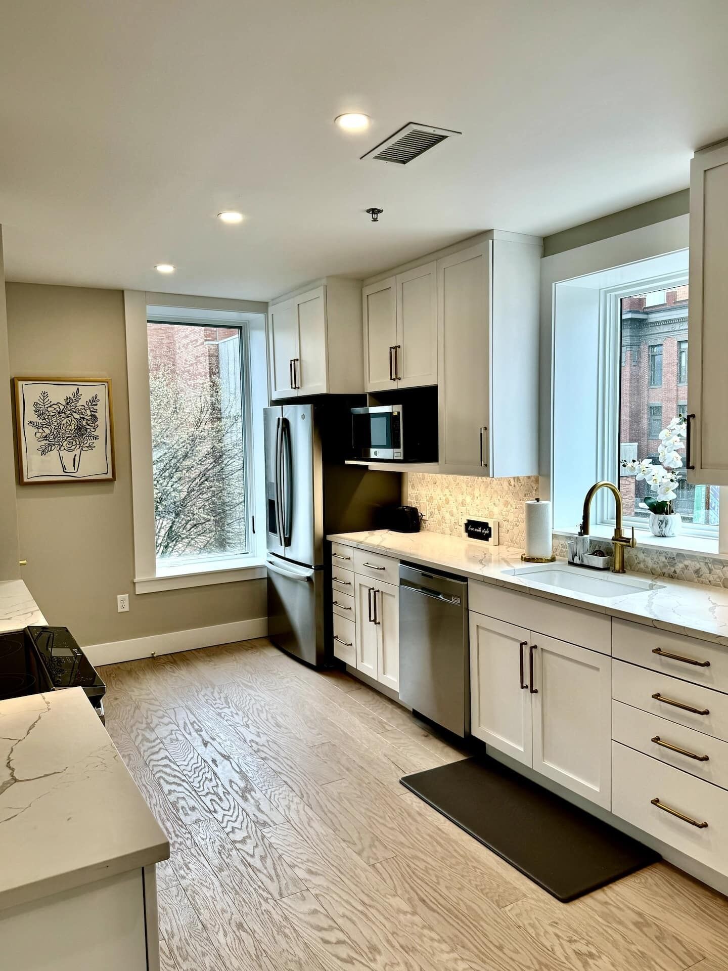 Refrigerador, microondas, horno y parrilla de estufa 