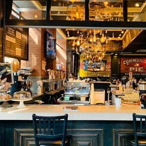 Bar (on property) - Downtown Luxe / Gated Parking (Chattanooga)