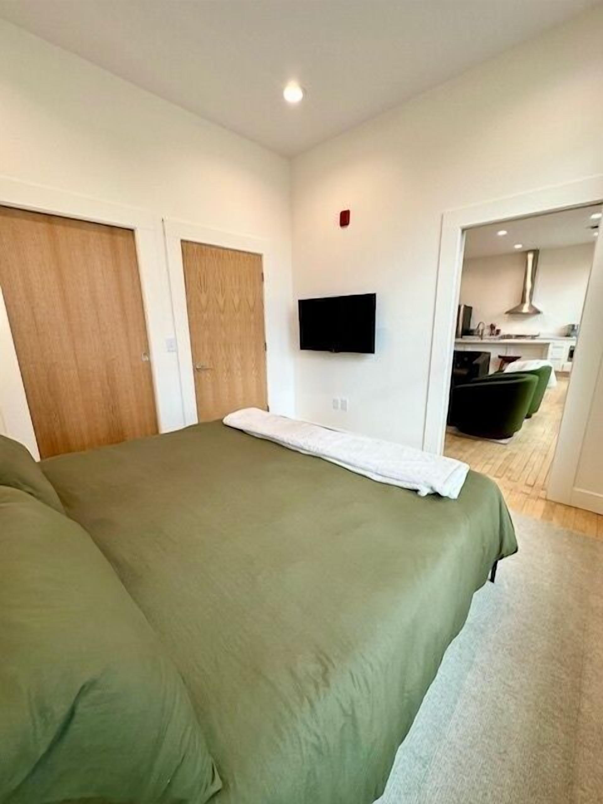 1 soverom, strykejern/-brett, wi-fi (inkludert) og sengetøy