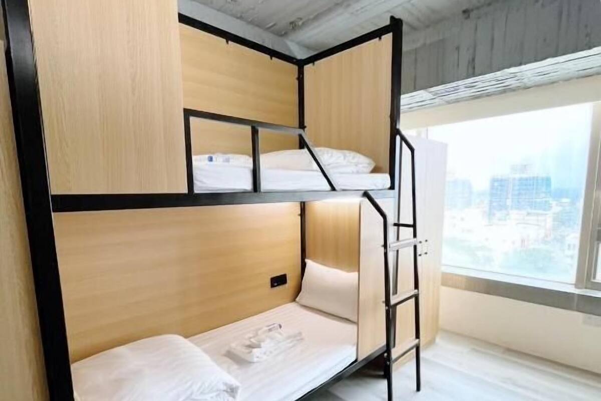 Hypo-allergenic bedding, soundproofing, free WiFi, bed sheets