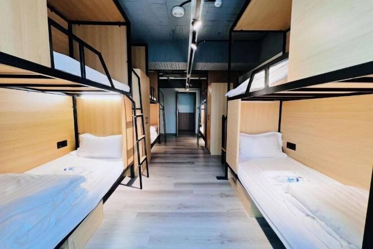 Hypo-allergenic bedding, soundproofing, free WiFi, bed sheets