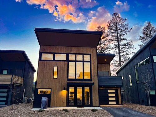Exceptional | New | Hot Tub & Pool | Sleeps 10!
