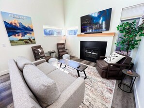 Smart TV, fireplace