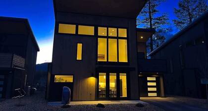 Exceptional | New | Hot Tub & Pool | Sleeps 10!