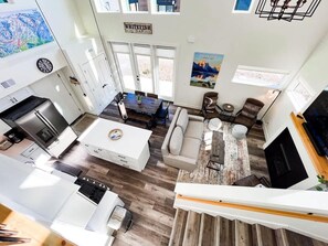 Smart TV, fireplace - Exceptional | New | Hot Tub & Pool | Sleeps 10! (Whitefish)