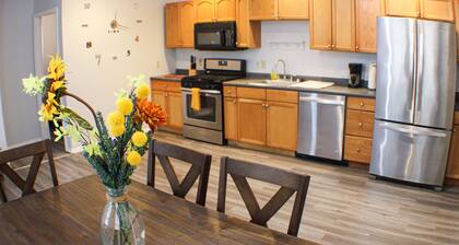 Carey Way Quarters – Modern 2BR Near Carson Street