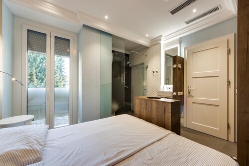 Comfortable apartment with 3 bedrooms/3 bathrooms for total 6 person