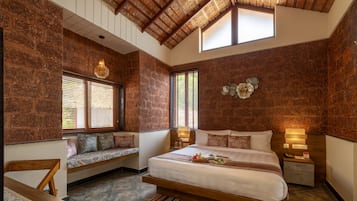 Room, 4 Bedrooms (Vivid Foliage) | Iron/ironing board, free WiFi, bed sheets