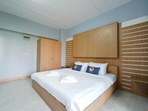Suite, 1 Double Bed | Desk, free WiFi, bed sheets - RoomQuest SPS Hotel and Residence (Khlong Luang)