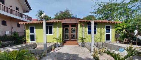 Fachada de la propiedad