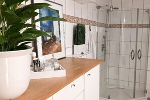Shower, free toiletries, hair dryer, towels