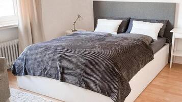 1 camera, una scrivania, Wi-Fi, lenzuola