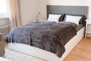 1 bedroom, desk, WiFi, bed sheets