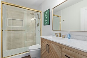 Shower, hair dryer, towels