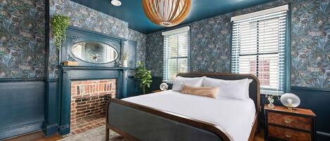 6 Schlafzimmer, Schreibtisch, Bügeleisen/Bügelbrett, Reisekinderbett