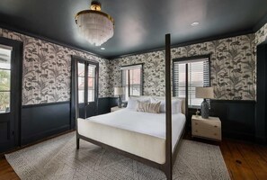 6 habitaciones, escritorio y tabla de planchar con plancha 