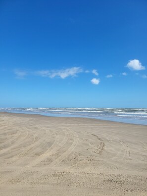 Beach nearby - Jamaica Beach Gem: Just 4 Blocks from the Sand! (Galveston)