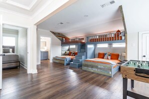 4 chambres, fer et planche à repasser, Wi-Fi, draps fournis