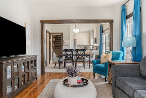 Benson's Cozy 3-BR Retreat with BBQ Grill!