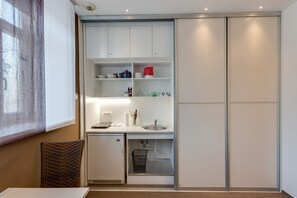 Standard Studio, Private Bathroom | Private kitchen | Mini-fridge, cookware/dishes/utensils, spices, cleaning supplies - Martastudio rooms (Ljubljana)