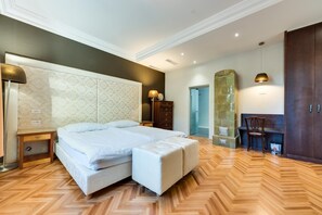 Habitación de lujo, 1 cama de matrimonio grande | Caja fuerte, sistema de insonorización, wifi gratis y ropa de cama