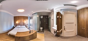 Quarto urbano, 1 cama Queen | Cofres nos quartos, quartos à prova de som, Wi-Fi de cortesia