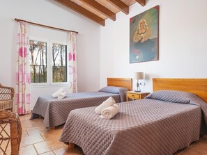 6 habitaciones, tabla de planchar con plancha, internet y ropa de cama 