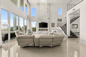 TV - Welcome to your luxury retreat on Pensacola Beach, where opulence meets Paradise (Pensacola Beach)