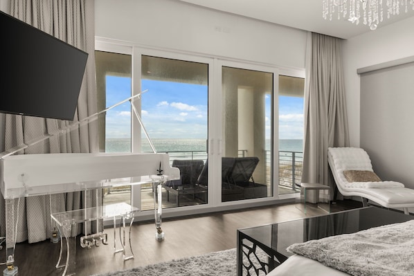 5 bedrooms, desk, iron/ironing board, free WiFi