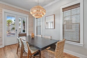 Dining - Beautifully Decorated, 2 King Master Suites Spacious Newer Home 6 Bikes & Tram Svc* `Oyster Manor` (Rosemary Beach)