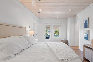 4 室のベッドルーム、アイロン / アイロン台、WiFi (無料)、ベッドシーツ