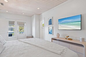 4 bedrooms, iron/ironing board, free WiFi, bed sheets - Beautifully Decorated, 2 King Master Suites Spacious Newer Home 6 Bikes & Tram Svc* `Oyster Manor` (Rosemary Beach)