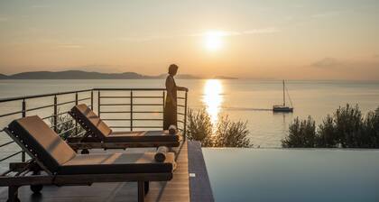 Seafront Marine Villa; Barefoot Elegance, 30 m from the shore