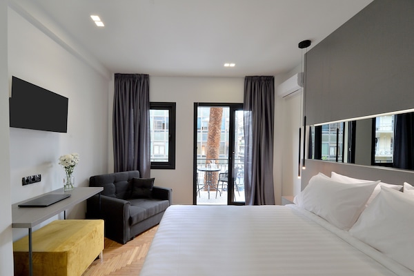 Apartamento conforto | Cofres nos quartos, escrivaninha, cortinas blackout